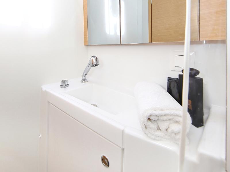 Book yachts online - catamaran - Lagoon 39 - GIN TONIC Generator - rent