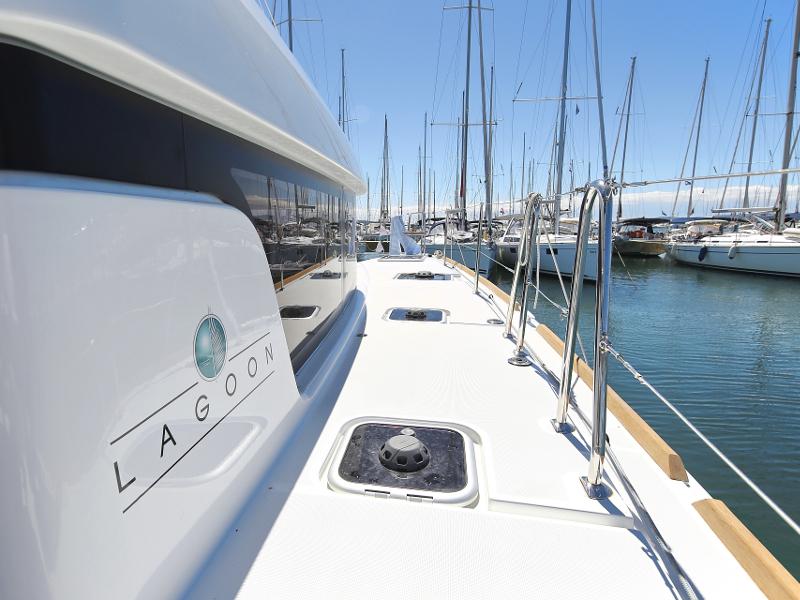 Book yachts online - catamaran - Lagoon 39 - GIN TONIC Generator - rent