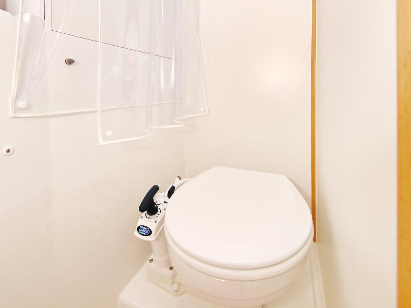 Book yachts online - catamaran - Lagoon 39 - GIN TONIC Generator - rent