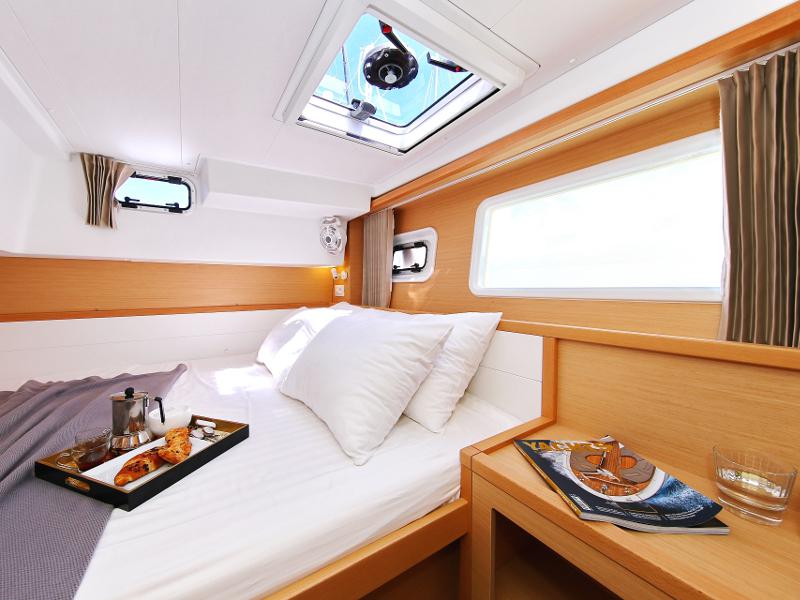 Book yachts online - catamaran - Lagoon 39 - GIN TONIC Generator - rent