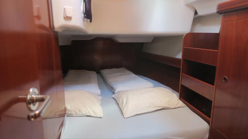 Book yachts online - sailboat - Oceanis 423 - Viva - rent