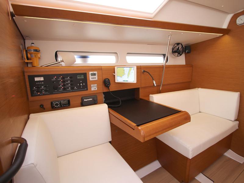 Book yachts online - sailboat - Sun Odyssey 449 - Kronos - rent