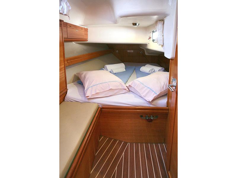 Book yachts online - sailboat - Bavaria 38 Cruiser - Aristoteles - rent