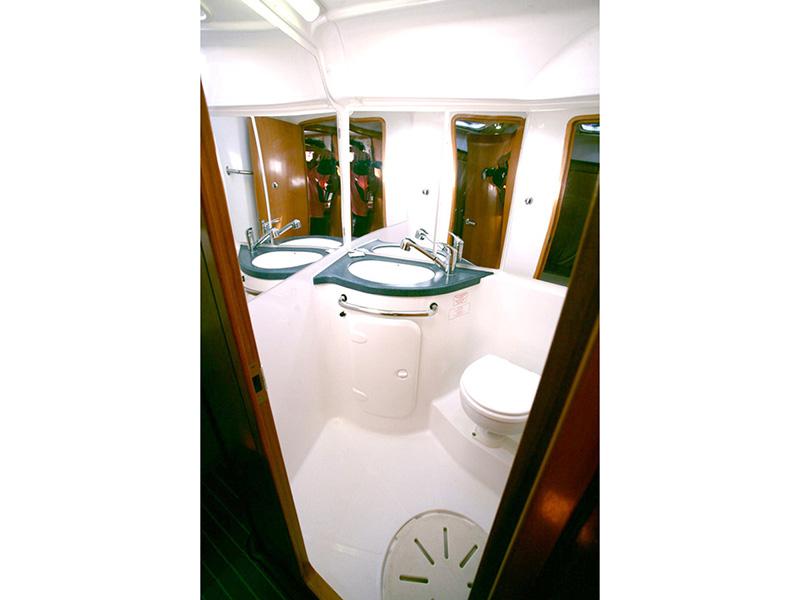 Book yachts online - sailboat - Bavaria 42 Cruiser - Iraklis - rent