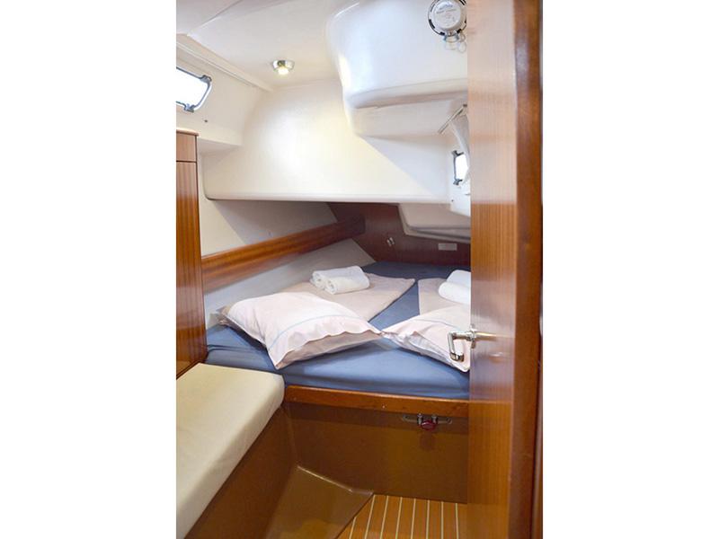 Book yachts online - sailboat - Bavaria 44 - Telemachos - rent