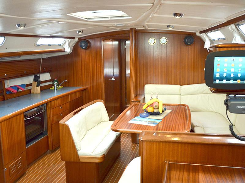 Book yachts online - sailboat - Bavaria 44 - Telemachos - rent