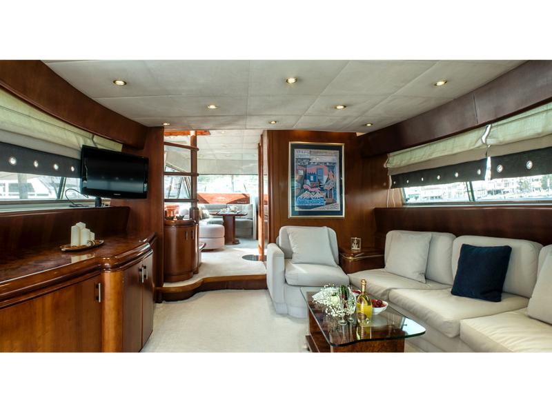 Book yachts online - motorboat - Technema 67 - Posillipo Technema 67 - rent