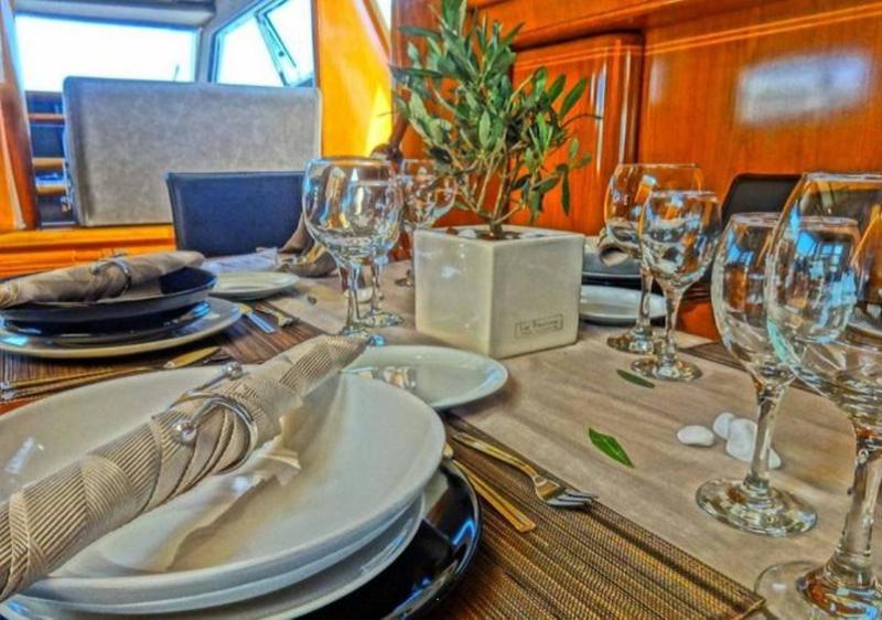 Book yachts online - motorboat - Ferretti 75 - Ferretti 75 - rent