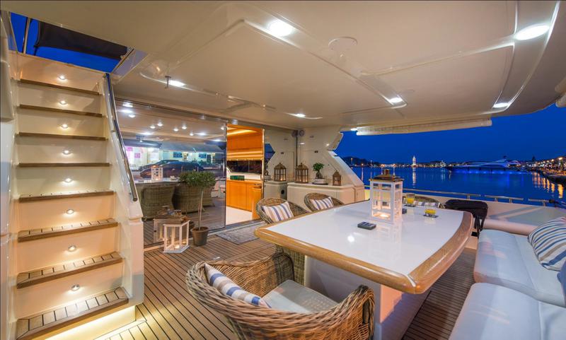 Book yachts online - motorboat - Ferretti 75 - Ferretti 75 - rent