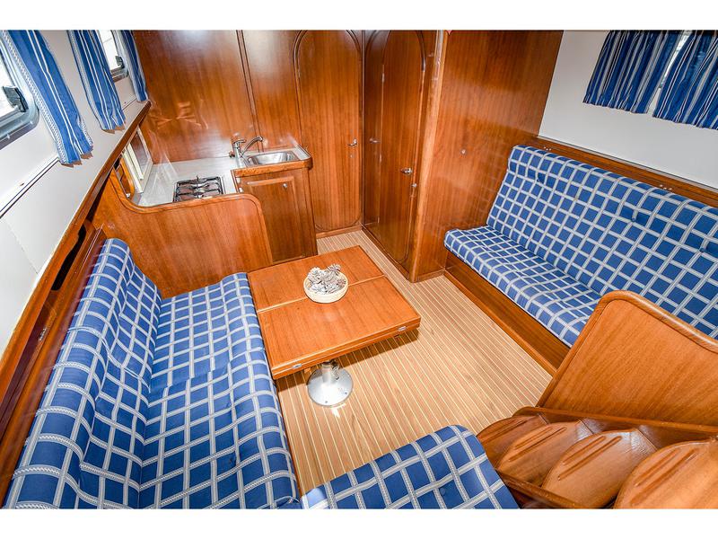 Book yachts online - motorboat - Menorquina Yacht 100 - Mar de Coral - rent