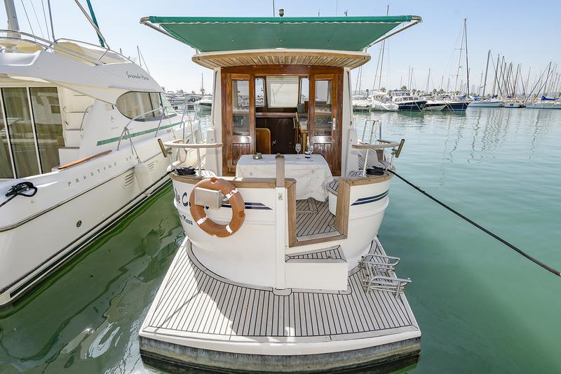 Book yachts online - motorboat - Menorquina Yacht 100 - Mar de Coral - rent