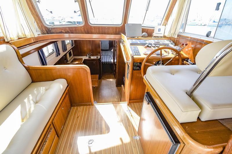 Book yachts online - motorboat - Menorquina Yacht 100 - Mar de Coral - rent