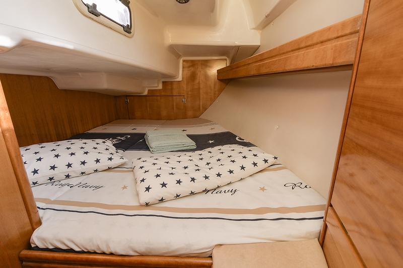 Book yachts online - sailboat - Bavaria 30 Cruiser - Vader - rent