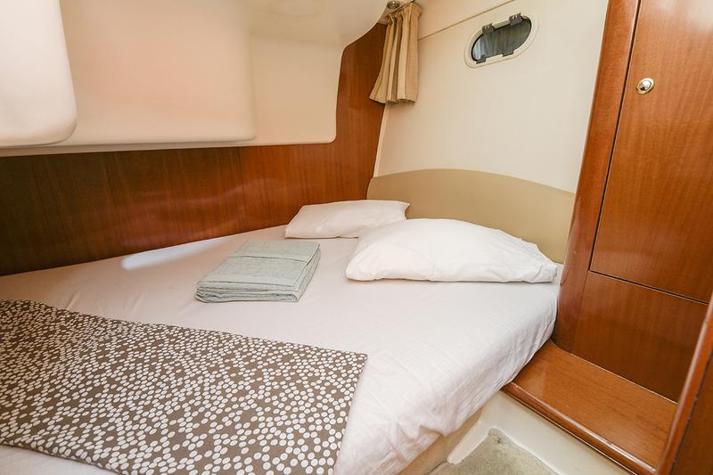 Book yachts online - motorboat - Prestige 32 - Kazan I - rent