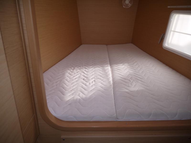 Book yachts online - catamaran - Lagoon 380 - Beluga - rent