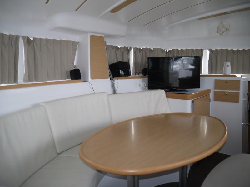Book yachts online - catamaran - Lagoon 380 - Beluga - rent