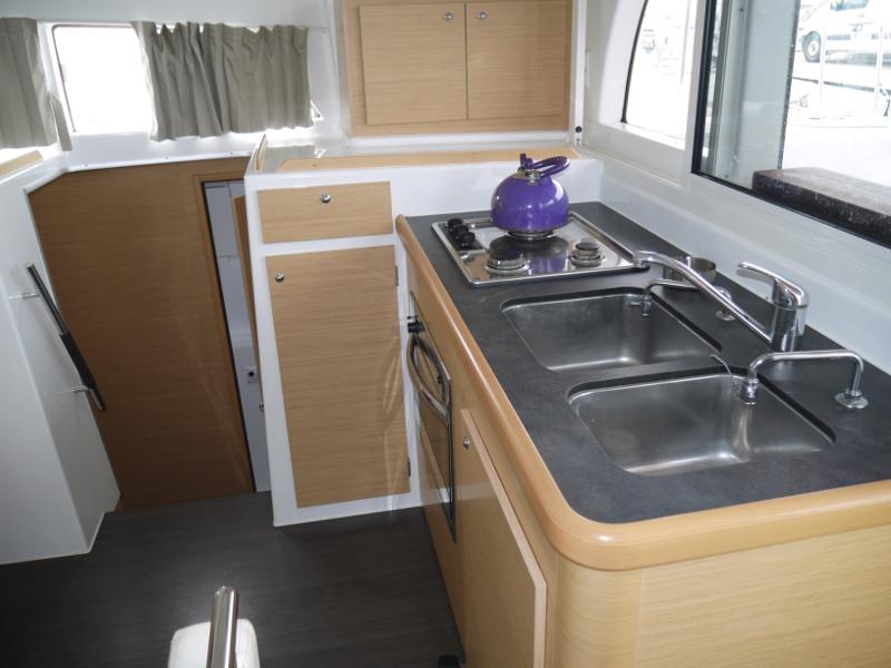 Book yachts online - catamaran - Lagoon 380 - Nefertiti - rent