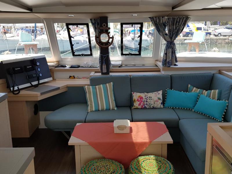 Book yachts online - catamaran - Astréa 42 - Shangri-La - rent