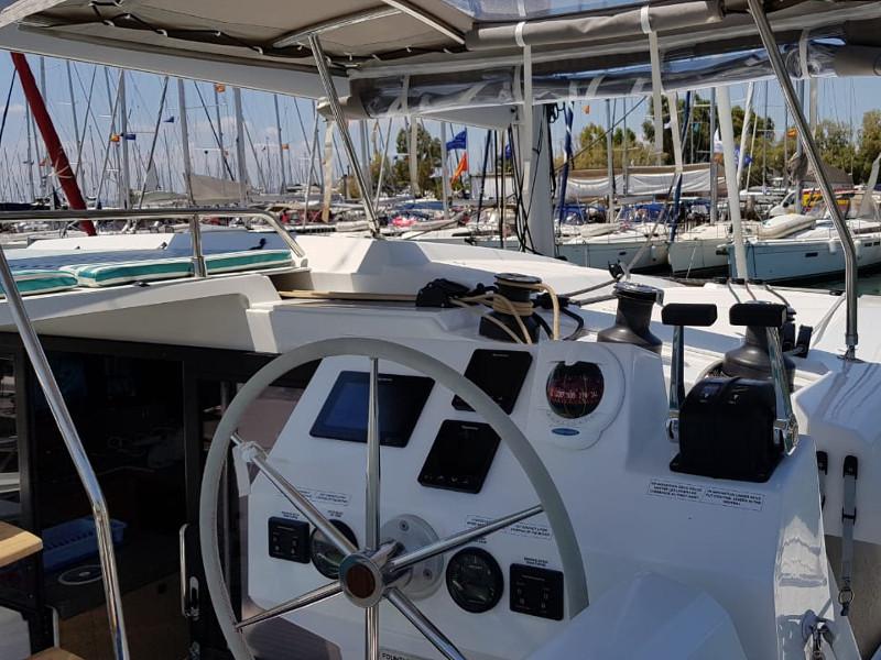 Book yachts online - catamaran - Astréa 42 - Shangri-La - rent