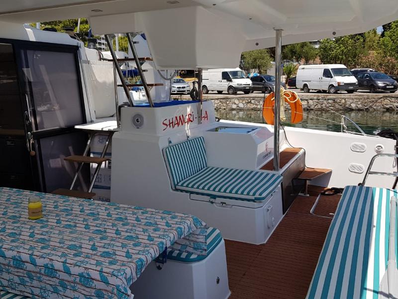 Book yachts online - catamaran - Astréa 42 - Shangri-La - rent