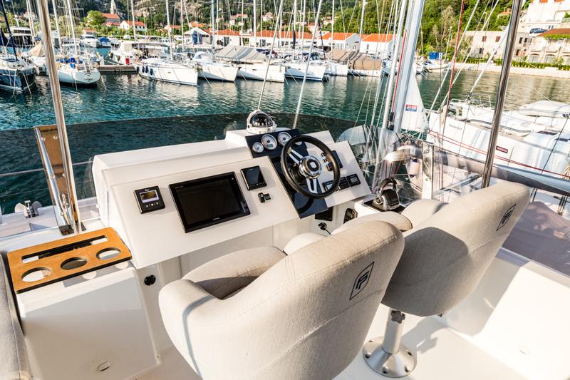 Book yachts online - powercatamaran - Fountaine Pajot MY 37[G] - Jam - rent