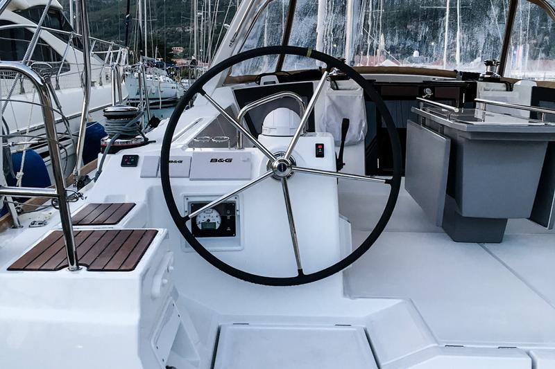 Book yachts online - sailboat - Oceanis 45 (4 cabs) - Slide - rent
