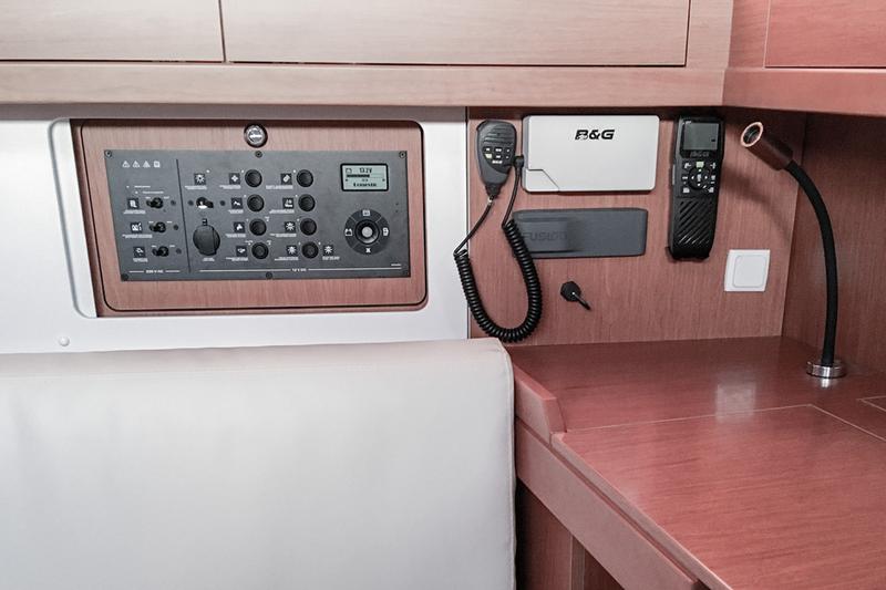 Book yachts online - sailboat - Oceanis 45 (4 cabs) - Slide - rent