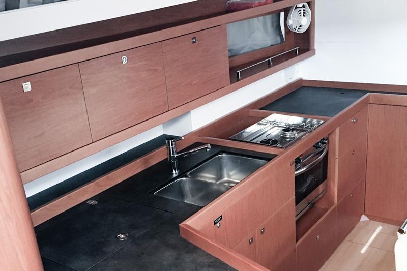 Book yachts online - sailboat - Oceanis 45 (4 cabs) - Slide - rent