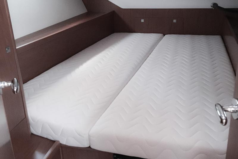 Book yachts online - sailboat - Oceanis 45 (4 cabs) - Slide - rent