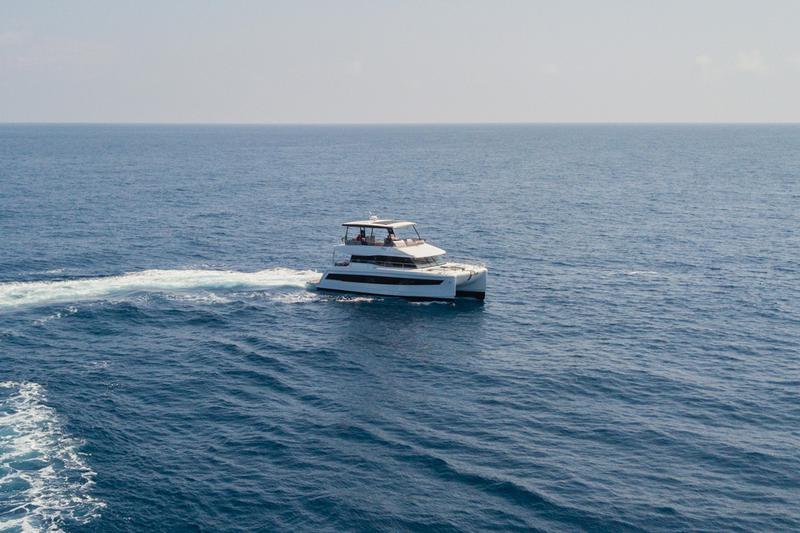 Book yachts online - powercatamaran - Fountaine Pajot MY 44 - Fusion - rent