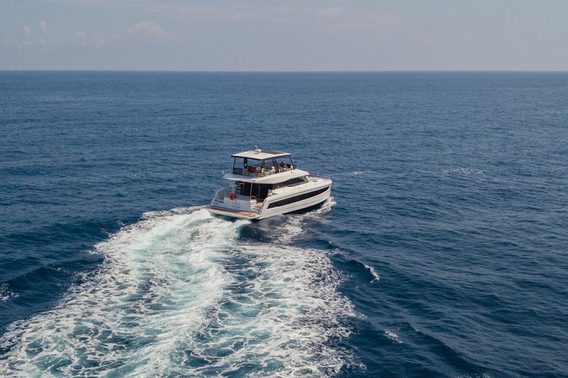 Book yachts online - powercatamaran - Fountaine Pajot MY 44 - Fusion - rent