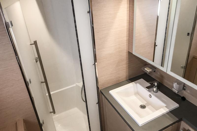 Book yachts online - powercatamaran - Fountaine Pajot MY 44 - Fusion - rent