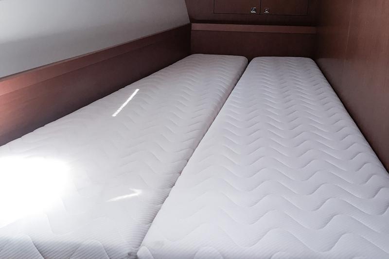 Book yachts online - sailboat - Oceanis 45 (4 cabs) - Mambo 1 - rent