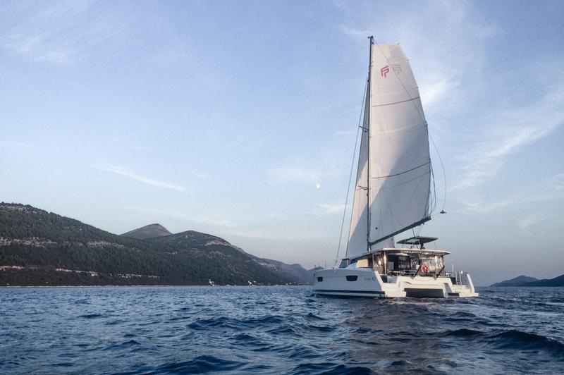 Book yachts online - catamaran - Astréa 42 - Wave - rent
