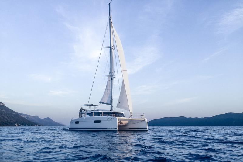 Book yachts online - catamaran - Astréa 42 - Wave - rent
