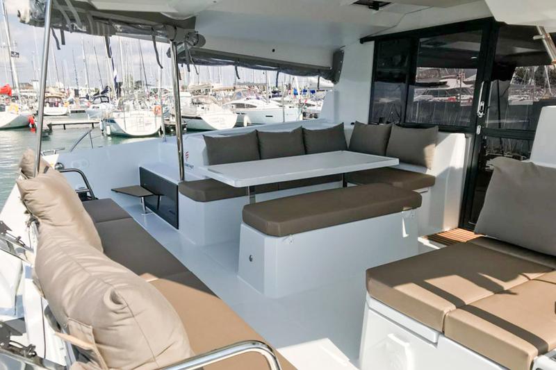 Book yachts online - catamaran - Astréa 42 - Wave - rent