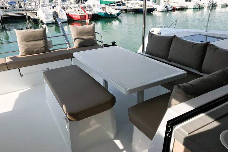 Book yachts online - catamaran - Astréa 42 - Wave - rent