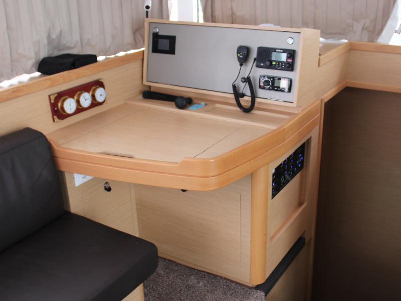Book yachts online - catamaran - Lagoon 42 - AITUTAKI  (AC in salon + generator) - rent