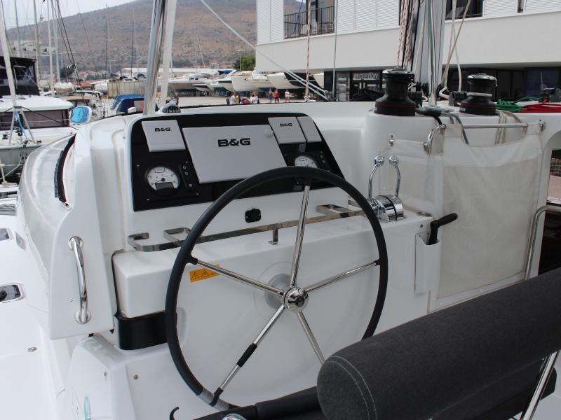 Book yachts online - catamaran - Lagoon 42 - AITUTAKI  (AC in salon + generator) - rent