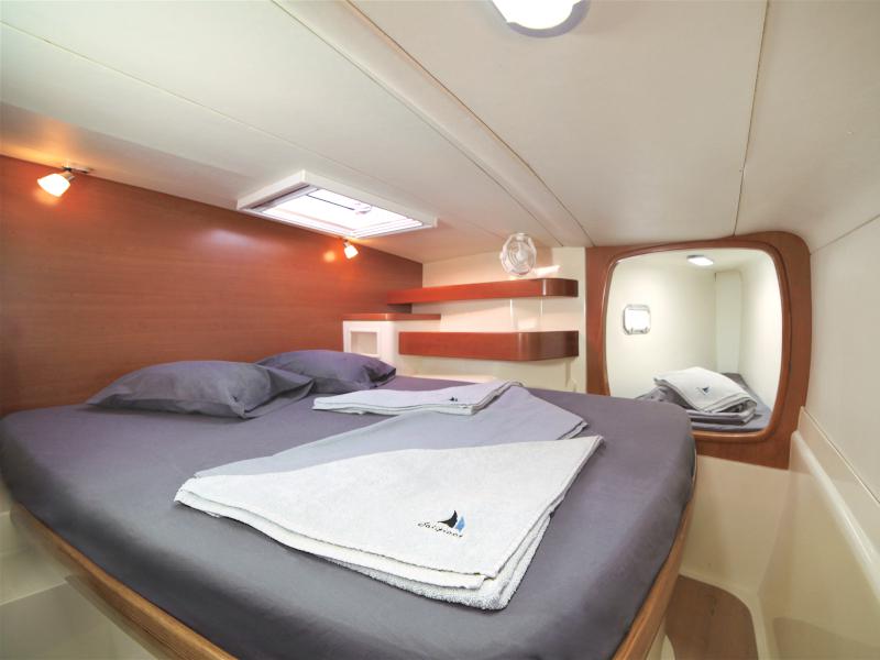 Book yachts online - catamaran - Leopard 43 - Sail Capella - rent