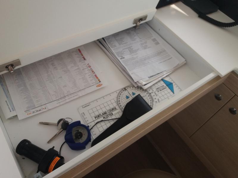 Book yachts online - catamaran - Bali 4.1 - Sjohus - rent