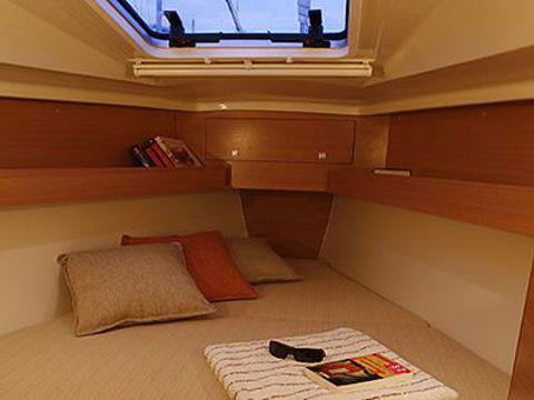 Book yachts online - sailboat - Elan 340 - M&amp;M - rent
