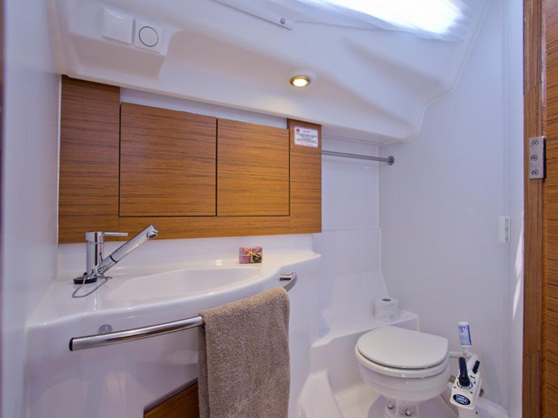 Book yachts online - sailboat - Elan 40 Impression - Antares - rent