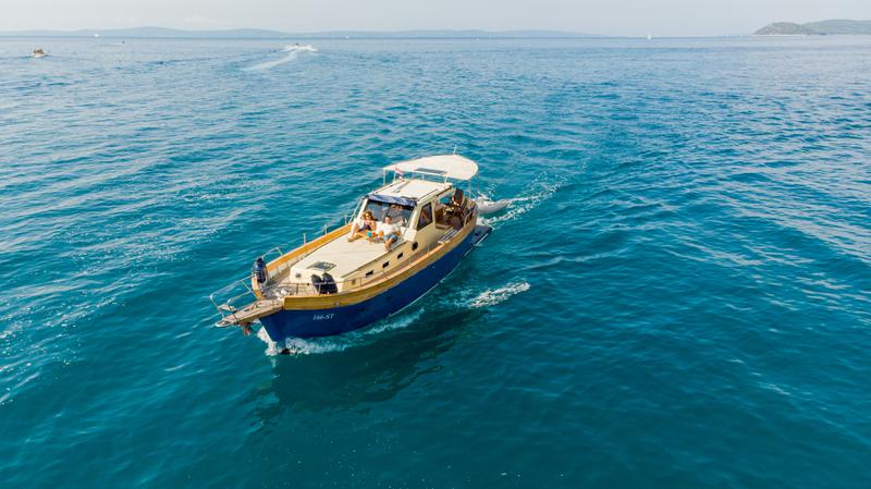 Book yachts online - motorboat - Leut - Vagabundo - rent