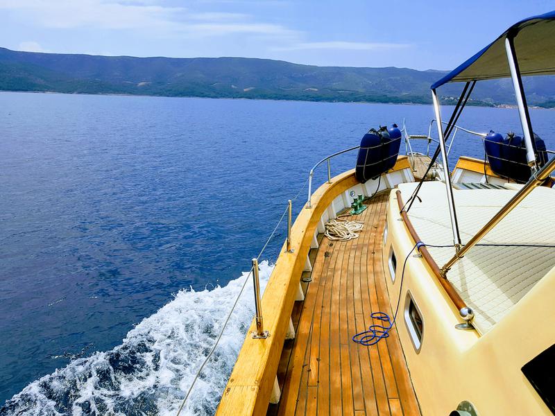 Book yachts online - motorboat - Leut - Vagabundo - rent