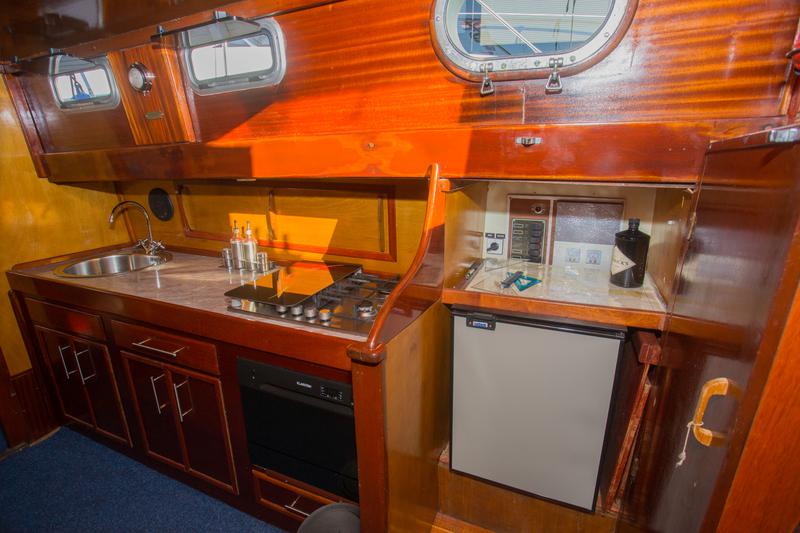 Book yachts online - motorboat - Leut - Vagabundo - rent