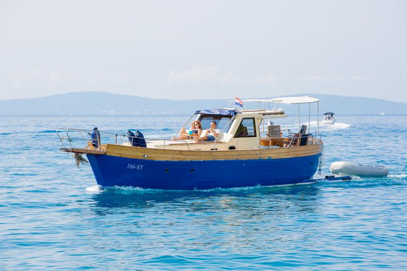 Book yachts online - motorboat - Leut - Vagabundo - rent