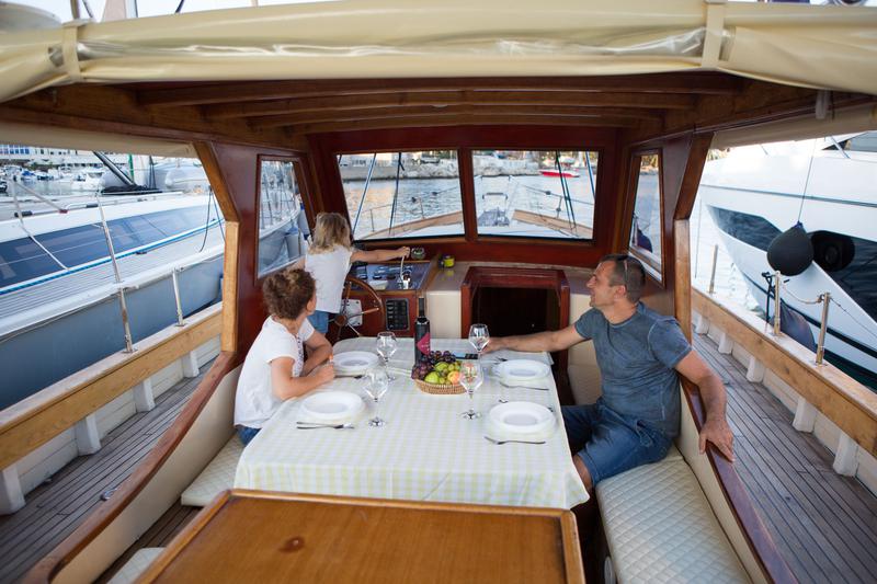 Book yachts online - motorboat - Leut - Vagabundo - rent