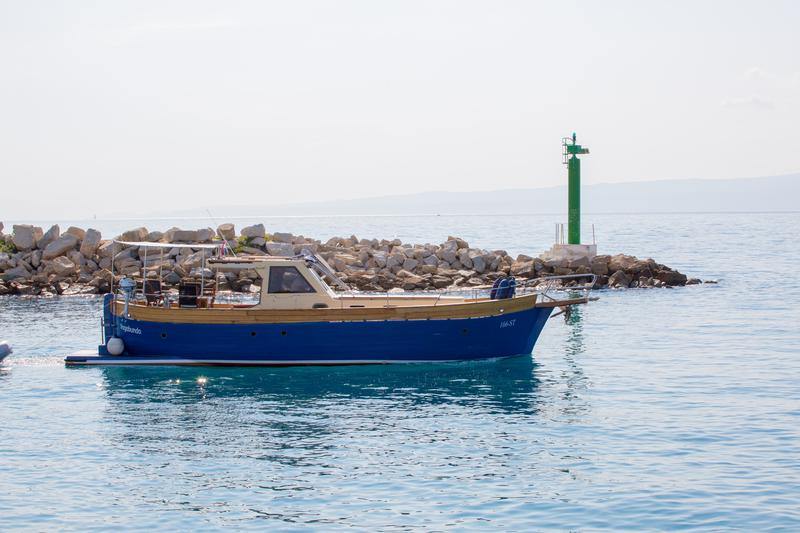 Book yachts online - motorboat - Leut - Vagabundo - rent