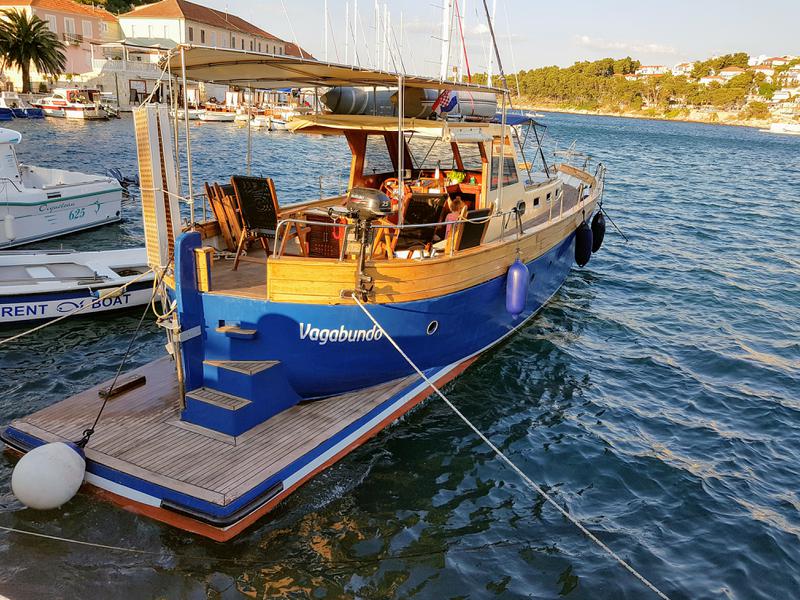 Book yachts online - motorboat - Leut - Vagabundo - rent